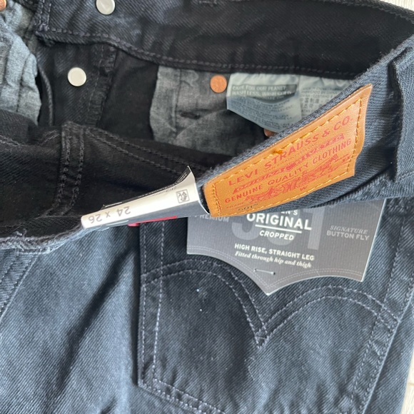 Levi’s 501 Cropped Black Distressed Jeans - Picture 16 of 16